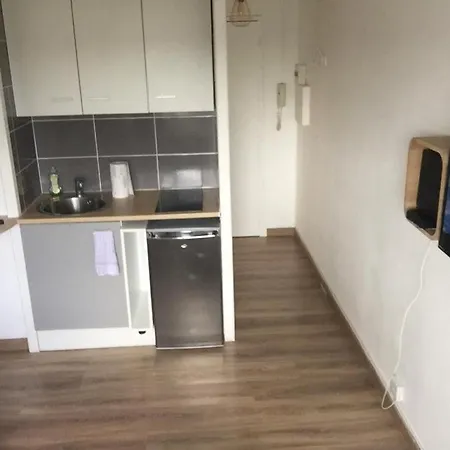 Апартаменты Studio De Standing Proche Gare Rer D Centre 4eme Etage Parking *